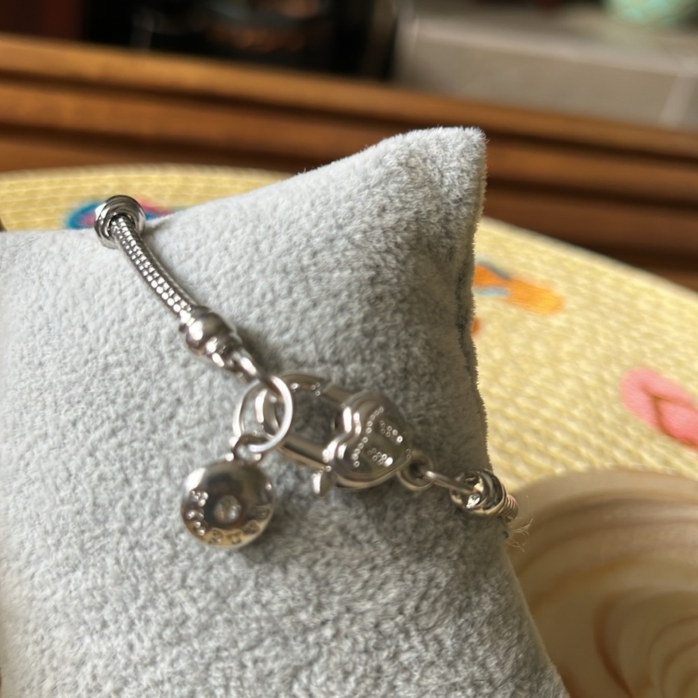 Fashionable Bracelet - Picture 4 of 8